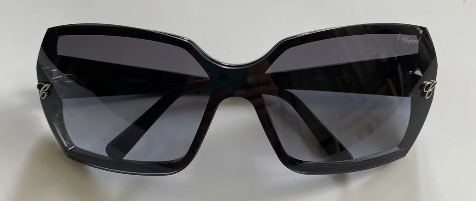 Auténticas gafas de sol Chopard negras para mujer Foto 3 de 4