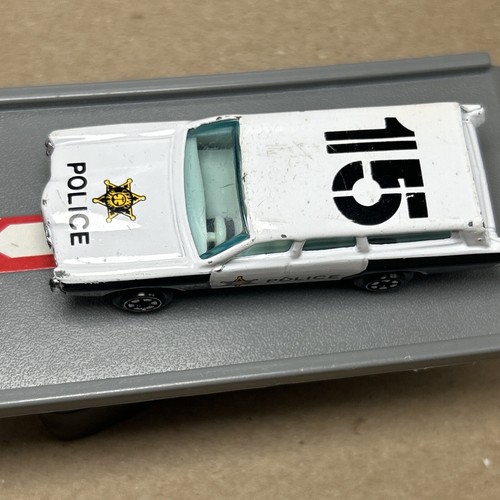 Yatming No. 1015 Ford Wagon Police Car White/Black Made in China 1988 - Picture 2 of 4