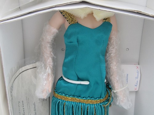 Madame Alexander Roaring 20’s Catherine Porcelain 16 Inch Doll New in Box - Picture 4 of 9