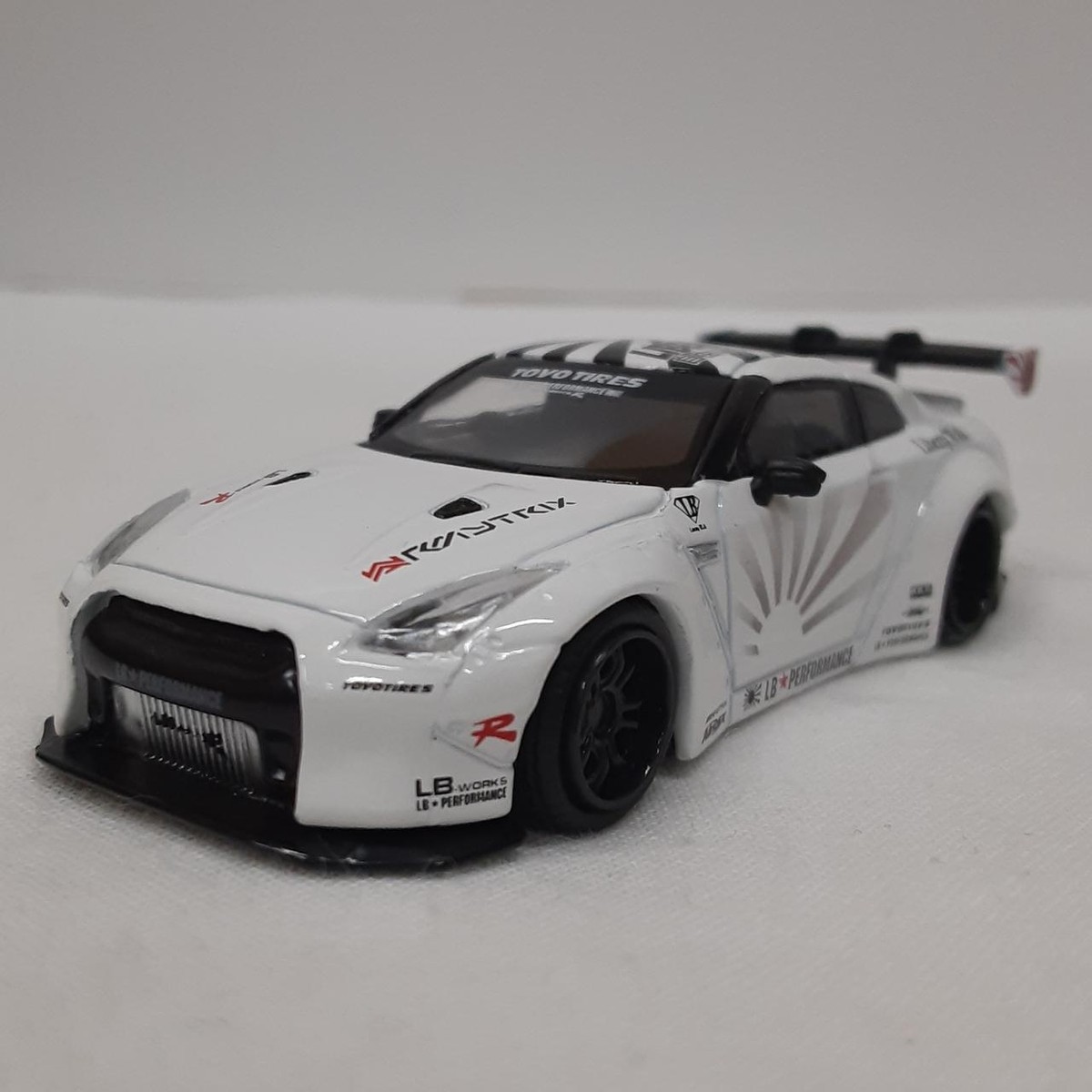 MINIGT 1/64 Nissan GT-R White | eBay
