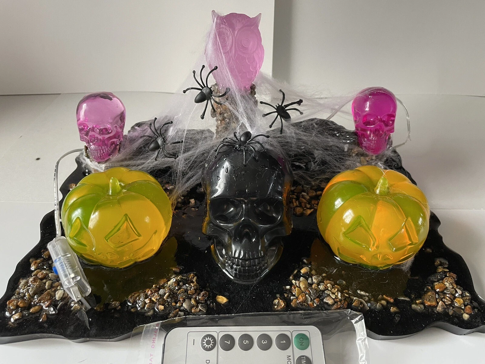 Decorative lamp with skulls , with USB and remote control !