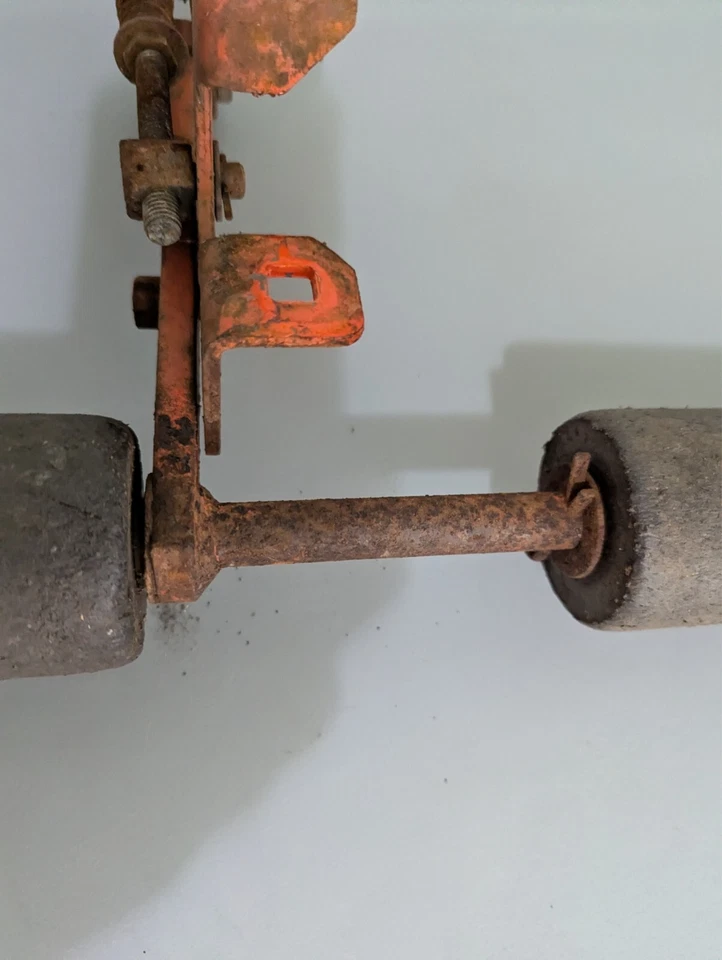 Rodillo de cubierta de cortacésped vintage Simplicity / Allis Chalmers y ajuste de altura Foto 2 de 4