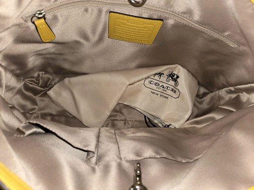 Neu mit Etikett Coach Schultertasche Mohnleder Ösen Kette Beuteltasche Ringelblume Gänseblümchen 22438 - Bild 5 von 6