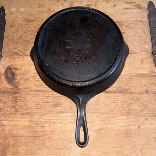 VTG Griswold 8 Slant Logo CAST IRON SKILLET 704 R