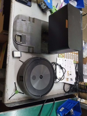 iRobot Roomba j7+ 7550 Robot Vacuum   Used, Abnormal Noise