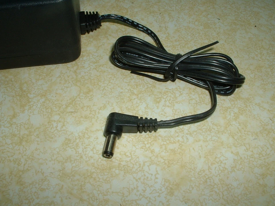 Fluke DC-DC Converter, 9 volt output, 10-16 volt input. Ideal for vehicle use - Image 2 of 3