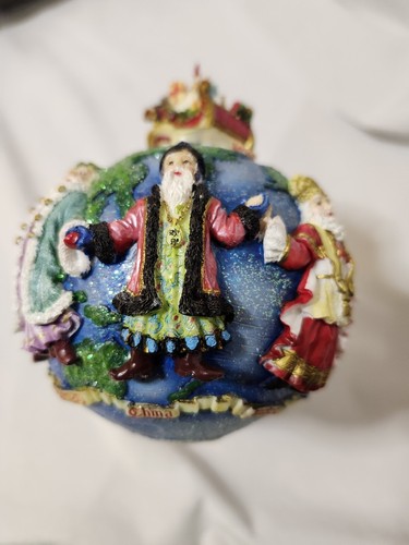 Christopher Radko Santa's Around the World 2001 Merry Christmas Ornament EUC! - Picture 7 of 16