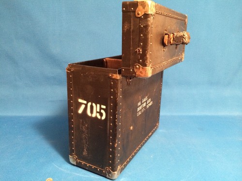 VINTAGE MITCHELL 35mm MOVIE CAMERA FILM MAGAZINE CASE FOR "NC" #705 HOLDS 4 MAGS - Picture 11 of 12