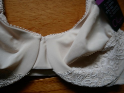 Olga Women's Plus Size Luxury Lift Underwire Bra 42D NEW Butterscotch - Picture 3 of 5