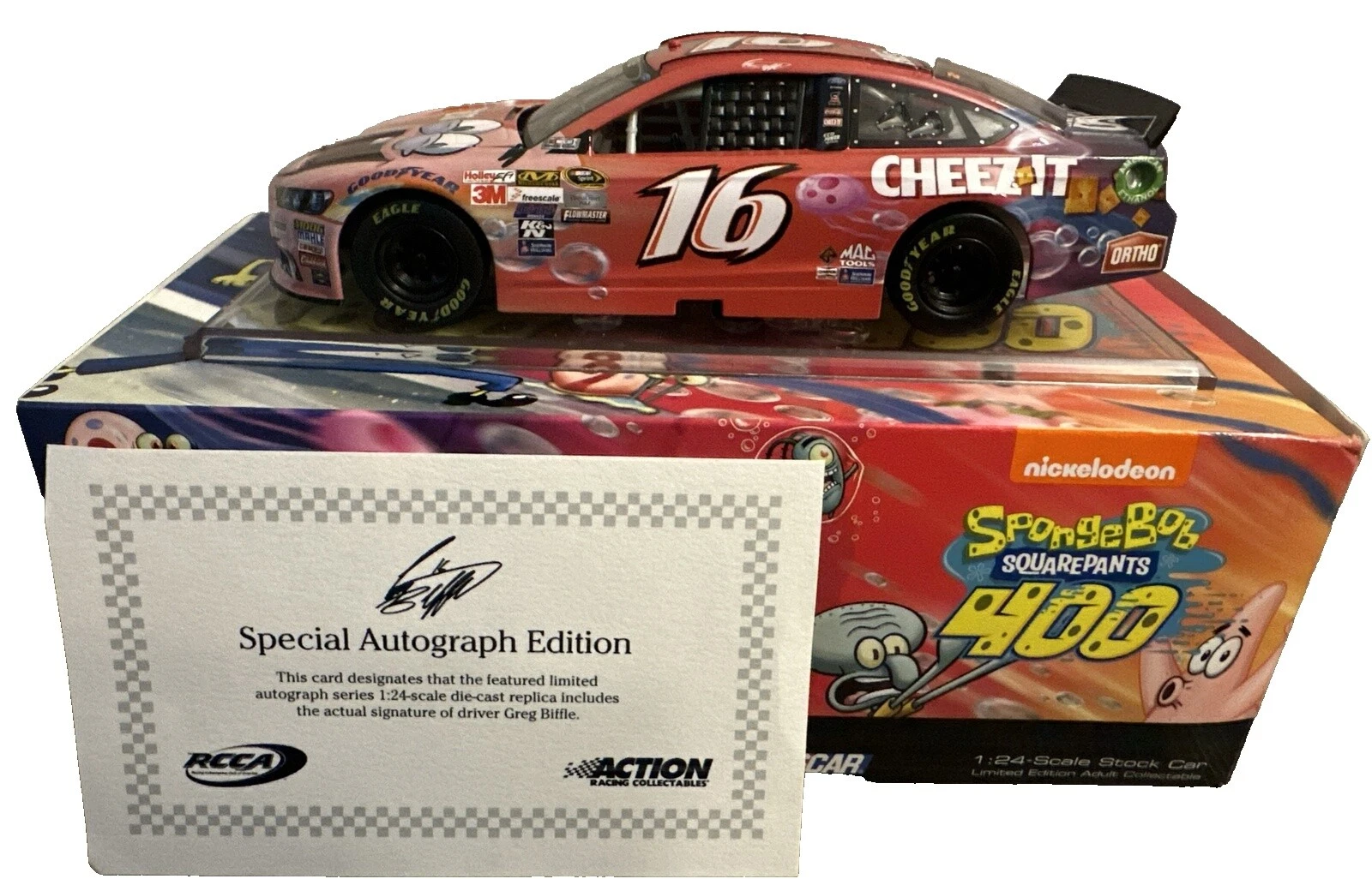 操作海绵宝宝压铸跑车和旅游车