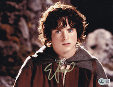 ELIJAH WOOD signed (LORD OF THE RINGS) Frodo Baggins 8X10 photo BECKETT BQ83918 ELIJAH WOOD signed (LORD OF THE RINGS) Frodo Baggins 8X10 photo BECKETT BQ83918