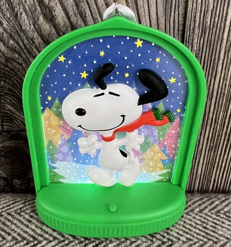 Peanuts Worldwide LLC. Christbaumschmuck magisch beleuchtet Snoopy 4 1/2" hoch - Bild 6 von 7