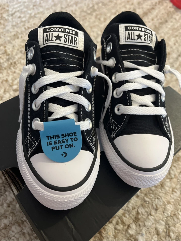 Zapato sin cordones Converse Chuck Taylor All Star para niños 12 jóvenes, negro/blanco, A01696F Foto 2 de 4