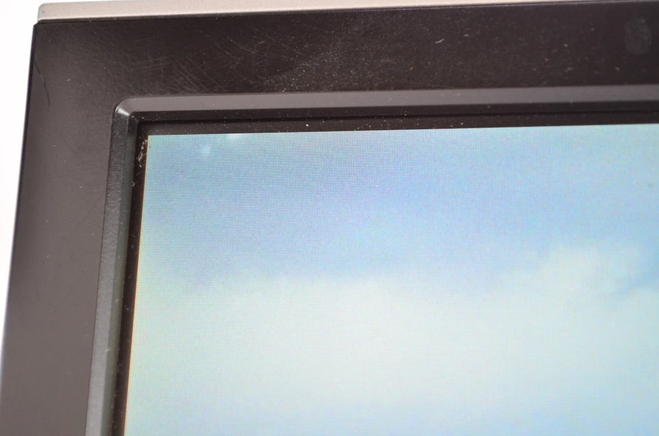 Dell 2007FPb 20" LCD Monitor 1600x1200 DVI VGA S-Video Composite With Stand READ - Image 2 of 4