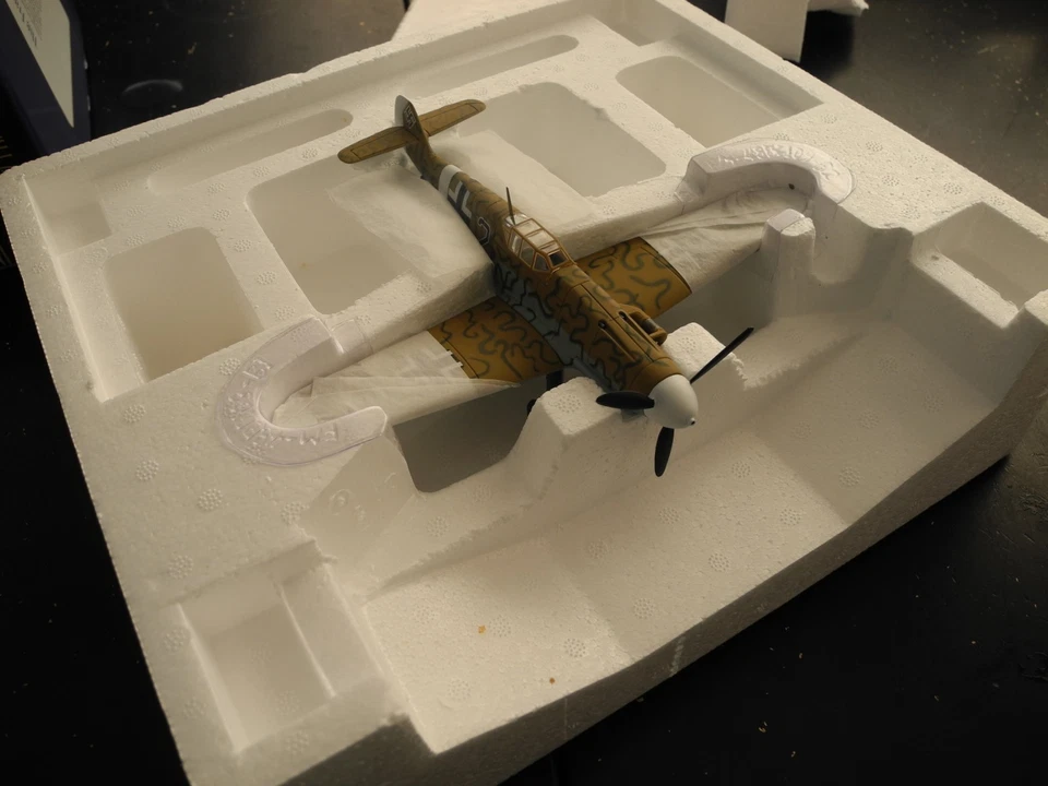 Collectors' Find, Ultra RARE Franklin Mint / Armour ME-109, Rare Scheme, 1:48! - Image 2 of 4