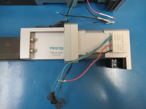 Motor paso a paso Festo EMCX-ST-42-L-C1-S-C0 y deslizamiento EGSK-33-100-6P (cantidad-2) - Imagen 2 de 12