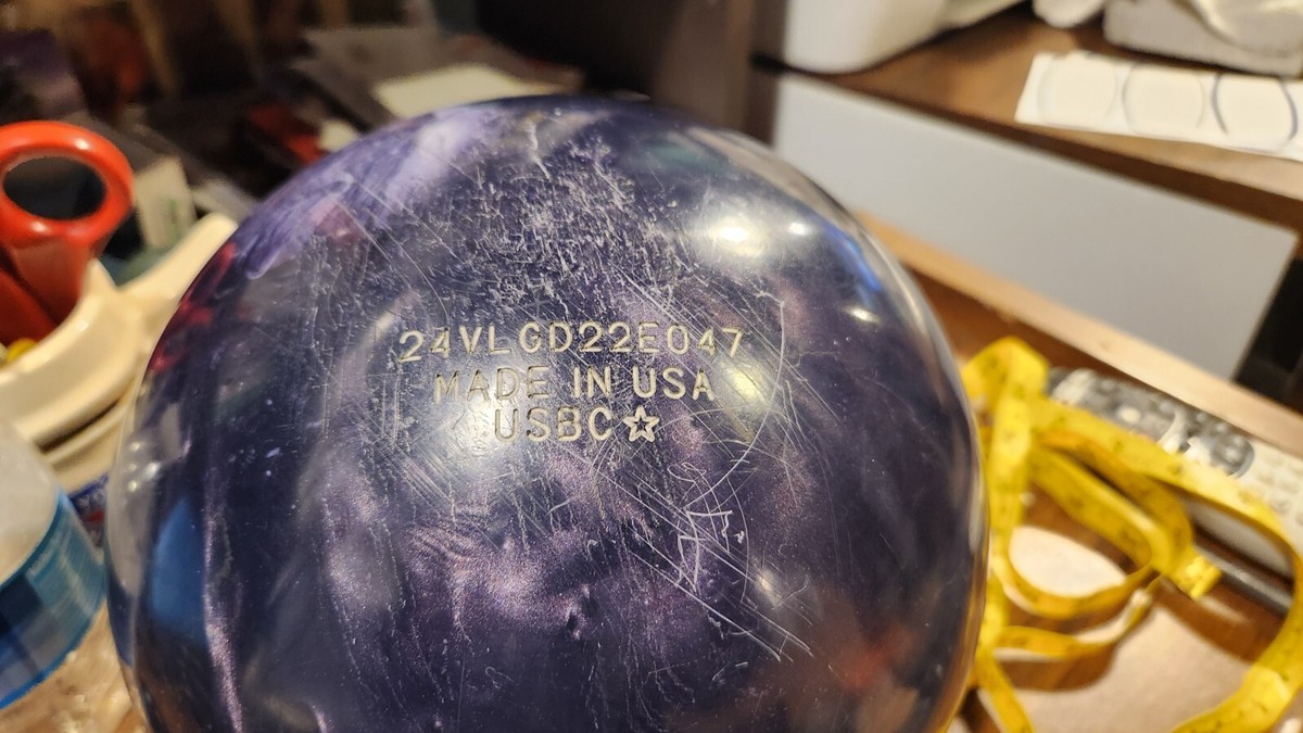 Lightning Blackout ボウリングボール 15 lbs Storm Lightning Blackout Bowling Ball CLOSEOUT DEAL