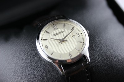 SEIKO Damenuhr 29mm Datum Lederarmbad Armbanduhr Quartz SXDG95P1 | eBay