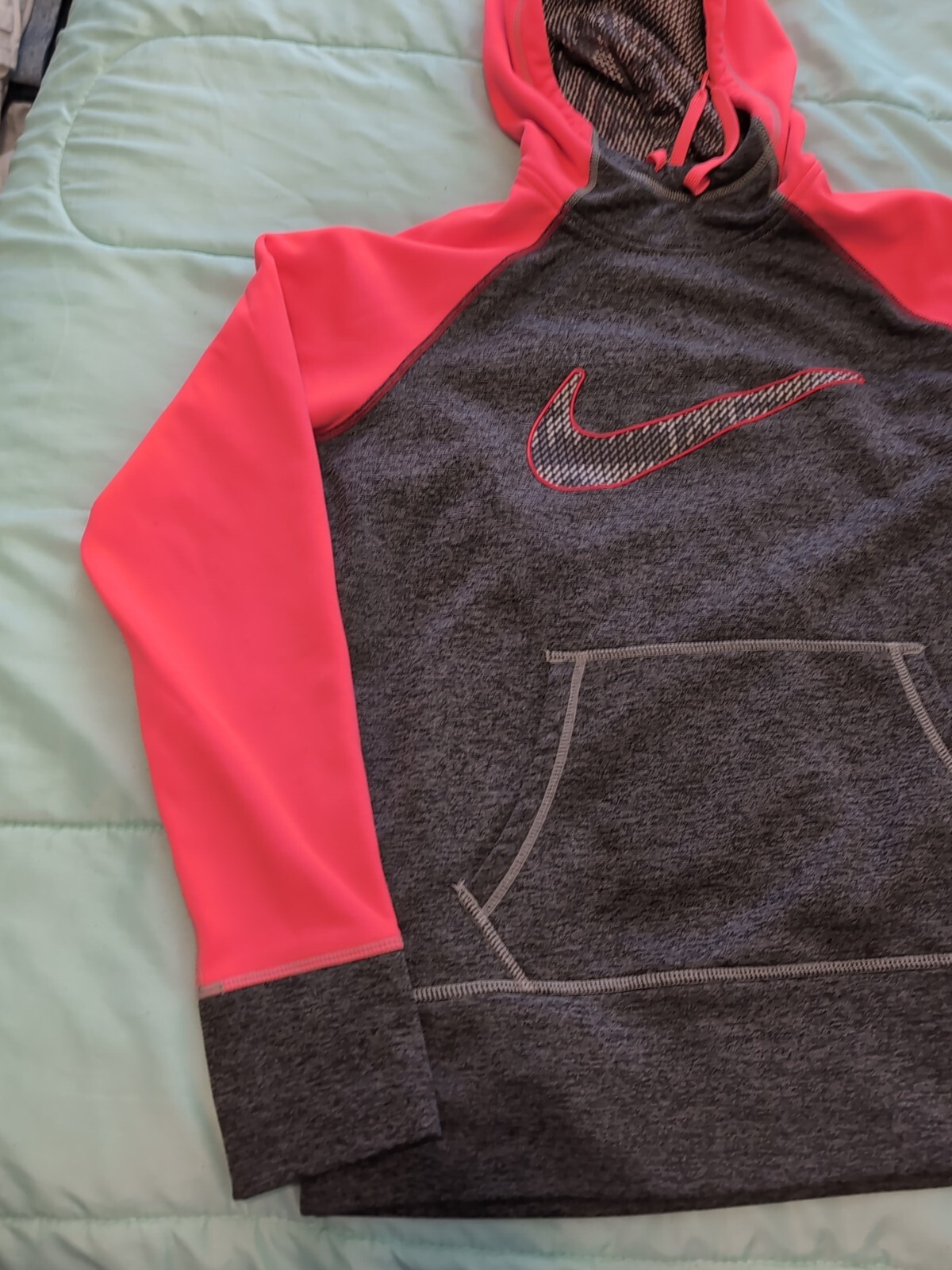 Nike Therma-Fit Pink & Gray Long Sleeve Pullover Hoodie M thumbnail 2