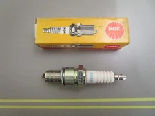 *NEW* 0810 NGK Spark Plug 3923 BPR8ES