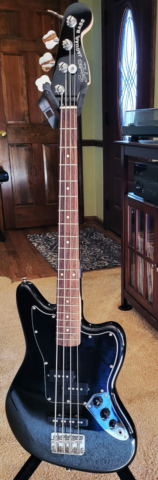 Squier by Fender Jaguar Bass (shortscale) with gig bag PERFECT FOR