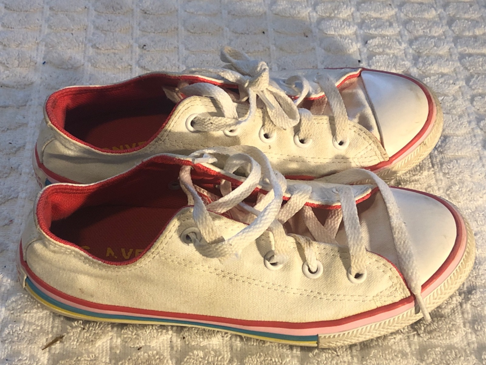 Converse All Star Low-Top White Chuck Taylor Sneakers Shoes Youth Size 2