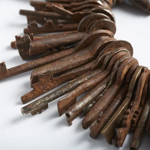 Sculpture CYAN DESIGN Key Ring Keys Rust Iron - Picture 2 of 3