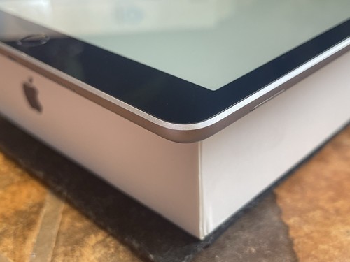 Apple iPad 5th gen (32gb) Cellular Unlocked (A1823) Space-Gray {iOS16} JAILBREAK - Picture 5 of 10