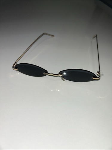 Gafas de sol negras y doradas “Joe Sheisty”