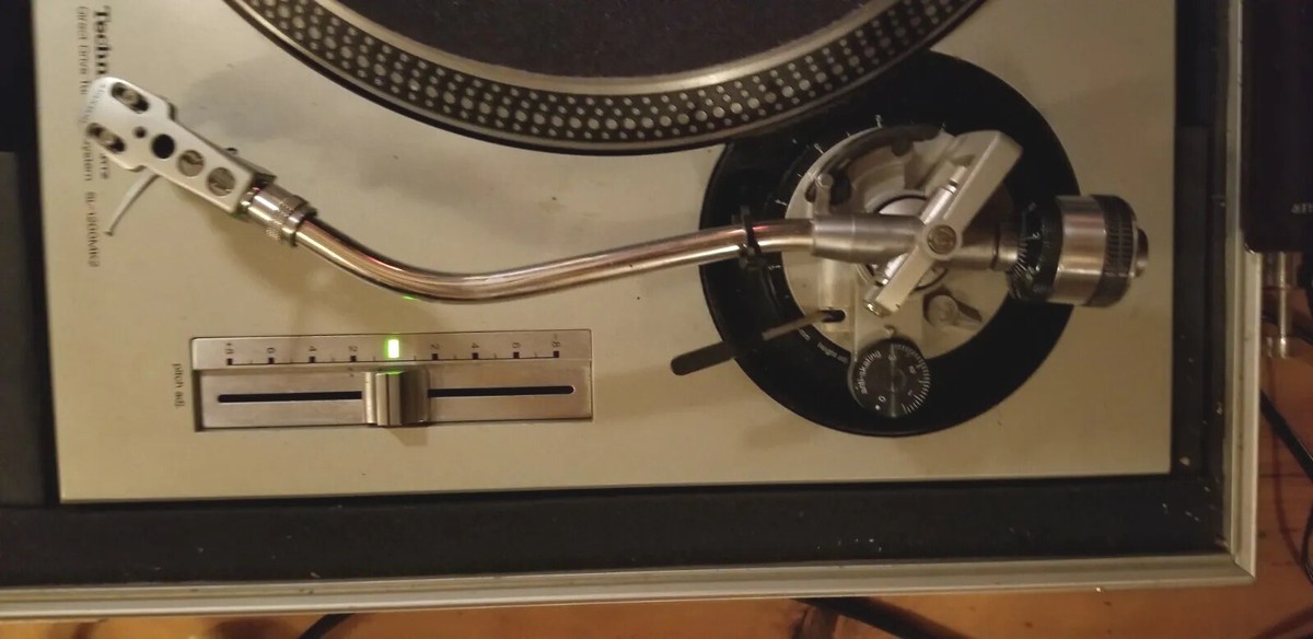 DJ Controller Setup Technics SL-1200 MK2 Vestax PMC 170A DJ Controller Setup Technics SL-1200 MK2 Vestax PMC 170A