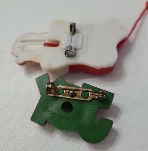 2: Christmas Brooch Pins Bear in Stocking FUN WORLD Pull String & JOY Hallmark ⬇ - Picture 10 of 12