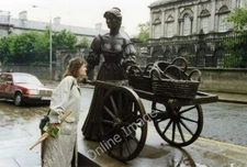 Photo 6x4 Molly Malone statue, Grafton Street Baile Atha Cliath/O1632  c1994