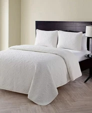VCNY Home Caroline Embossed Quilt Set - White 3 Piece Full/Queen Embossed