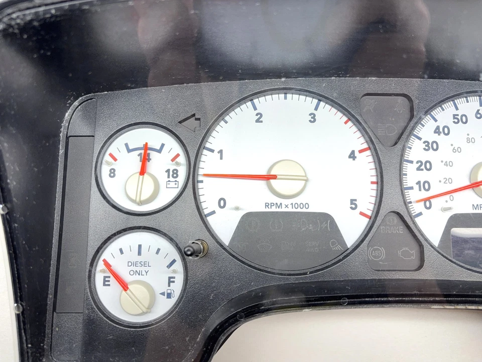 Velocímetro, cuadro de instrumentos, Ram 2500 3500 2006 5,9 L diésel con cerraduras eléctricas Foto 4 de 4
