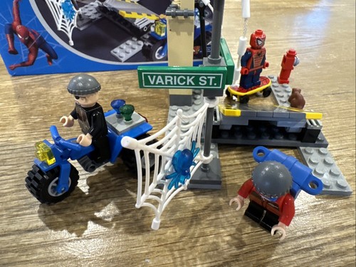 LEGO 4853 Spider-Man Street Chase 100% Complete with Instructions And Box. - Picture 10 of 17