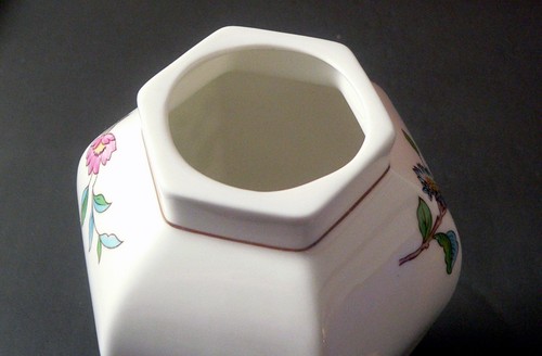 Vintage Aynsley Pembroke Vase 7" (18cm) Plus Smaller Pembroke Posy Vase 3" (8cm) - Picture 4 of 7