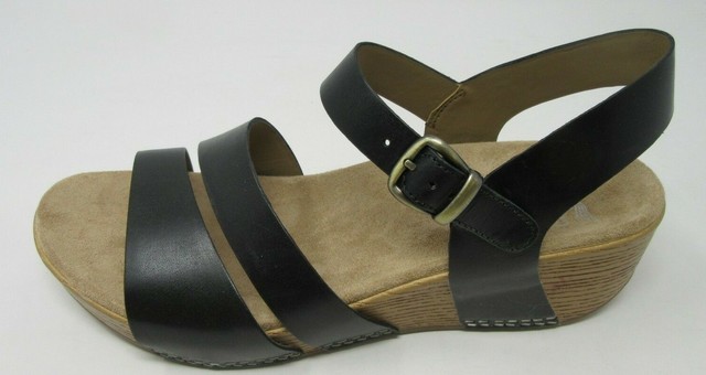 max studio sandals
