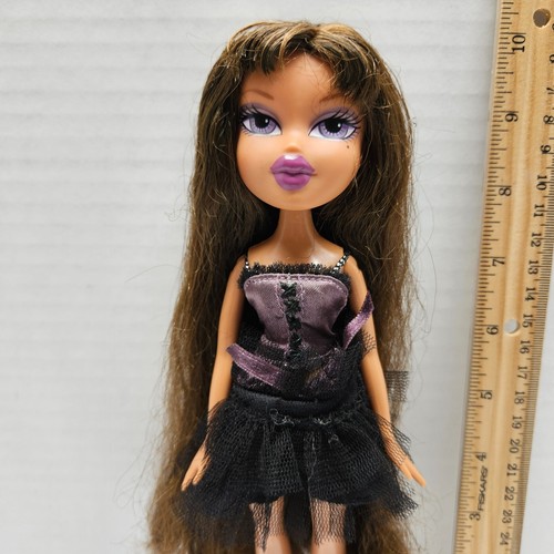 2006 Bratz PRINCESS YASMIN Doll w/ Original Outfit Top Skirt Shoes - CUTE! - Picture 2 of 9