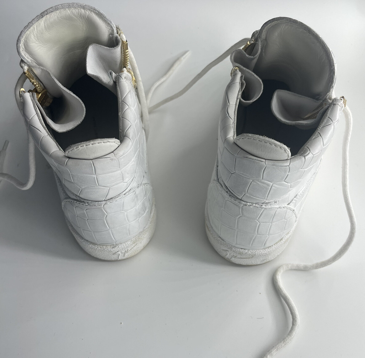 Authentic Giuseppe Zanotti Mens White Mid Top Lace Up  display picture 2