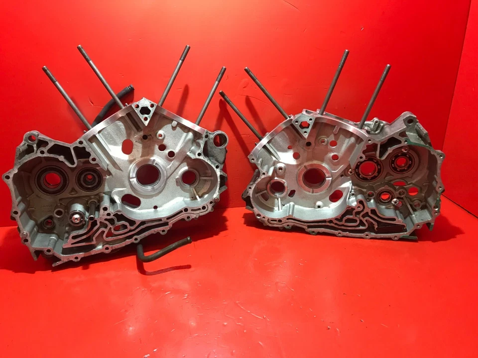 APRILIA TUONO RSV1000 MILLE ENGINE CRANK CASES CRANK CASINGS GEN 1 - Image 2 of 4