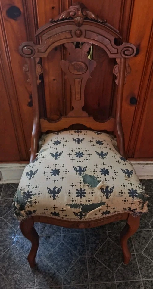 Juego de 4 sillas de comedor antiguas de nogal macizo recogida local Foto 3 de 4