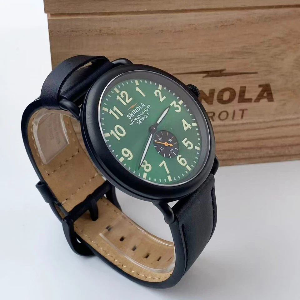 Reloj de cuarzo para hombre Shinola The Runwell 47 mm revestimiento PVD esfera verde y correa negra Foto 4 de 4