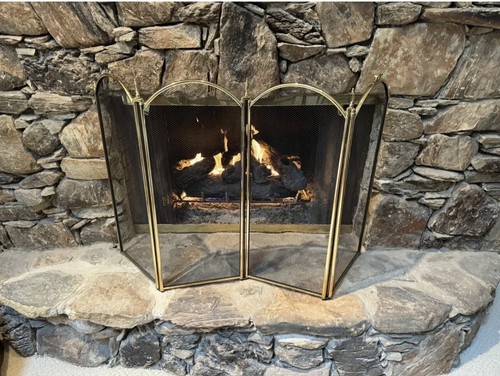 VINTAGE FIREPLACE 4 PANEL FOLDING BRASS FIRE SCREEN WITH HANDLES - Picture 4 of 4
