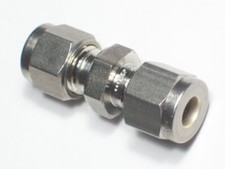 1 - Swagelok Stainless Steel Union Fitting, 6 MM Tube x 1/4" Tube, SS-6M0-6-4