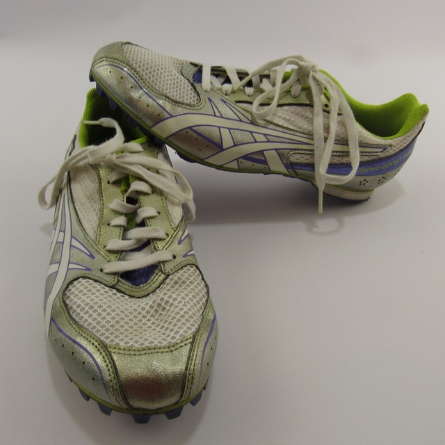 girl spikes for track