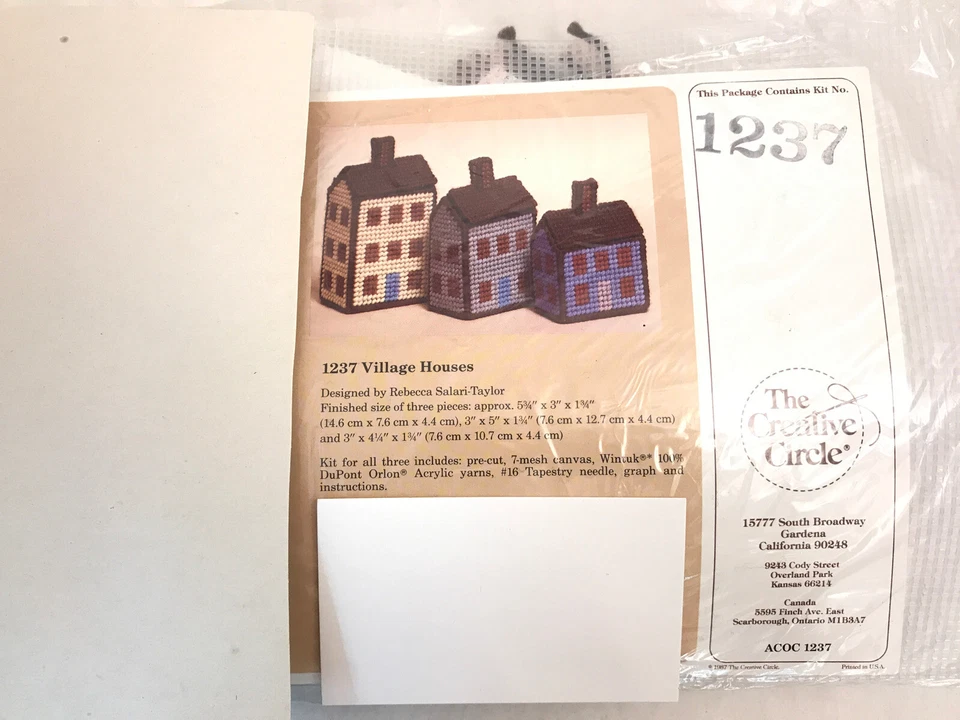 Kit de lona de plástico casas de pueblo hace 3 círculos creativos Rebecca Salari Taylor Foto 2 de 4