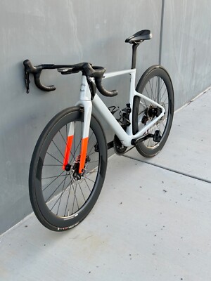 Upgraded 2023 Cannondale Supersix Evo Carbon 3, sleek Chalk