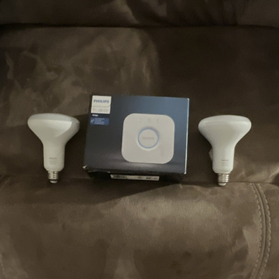 New & Sealed I Philips Hue Bridge w/ bonus 2  used White & Color LED Bulbs 650lm