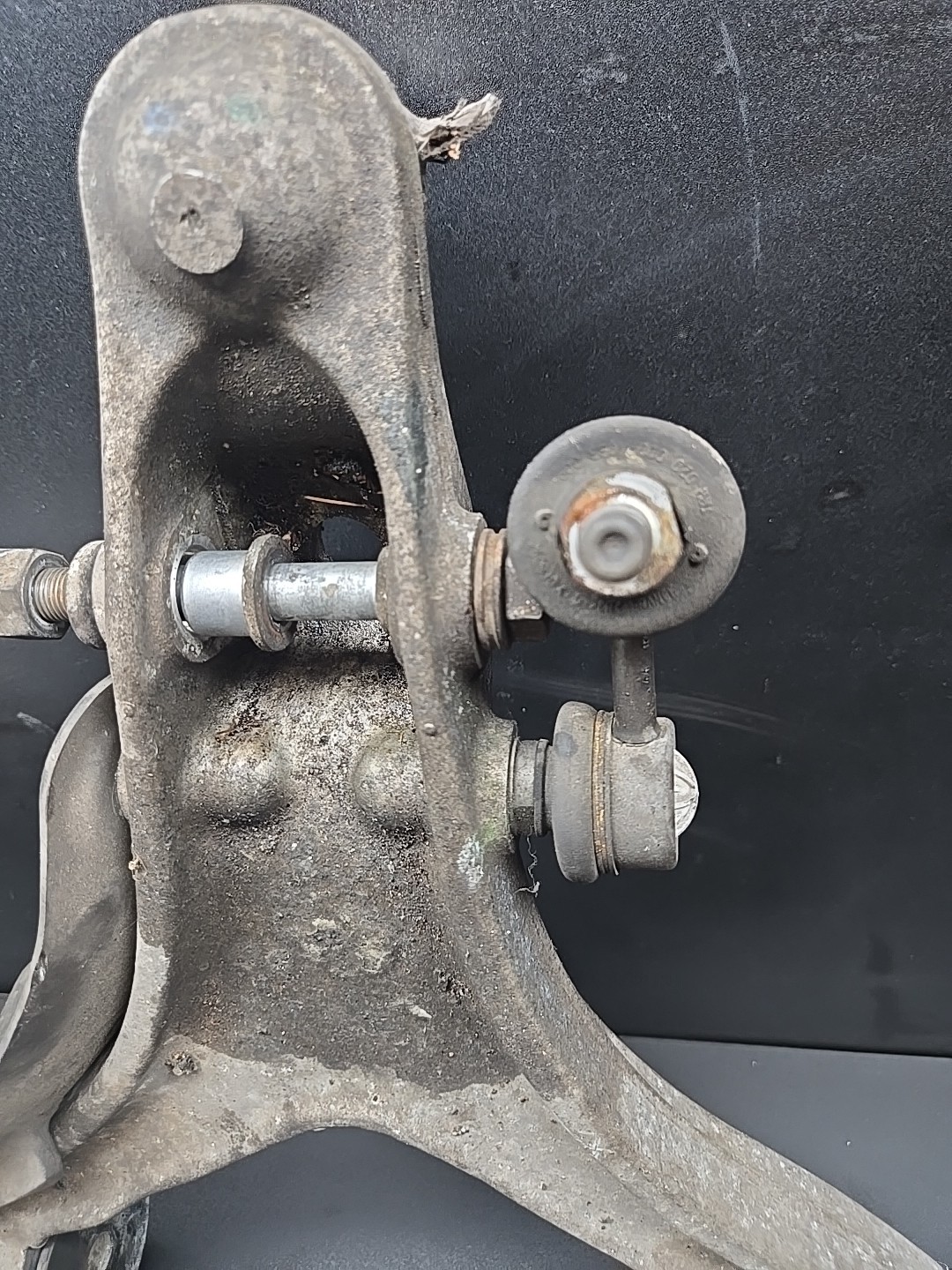 04-08 Maserati M139 Quattroporte Front Right Passenger Lower Control Arm 3206581