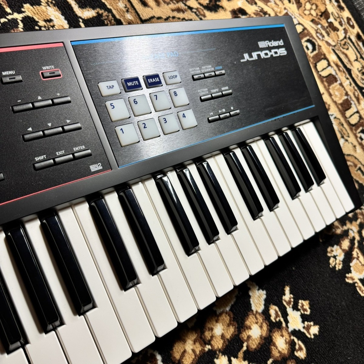 JUNO-DS61 Roland 61 Key Music Workstation Keyboard Instrument USED
